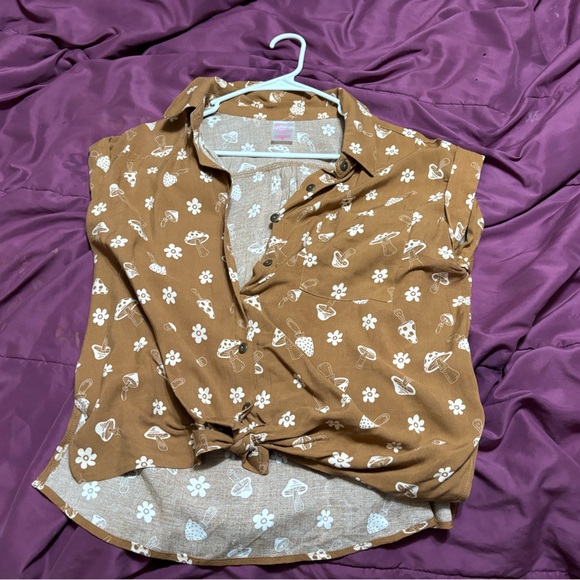 Mushroom cottagecore button down tied crop top - Picture 1 of 2